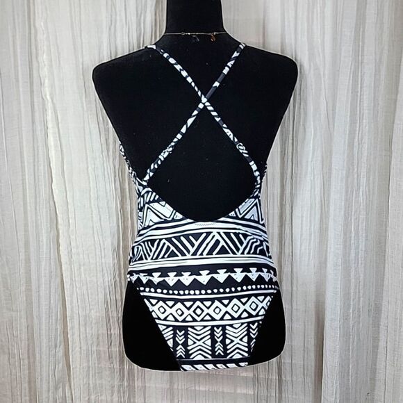 Ekouaer Cage Front Black/White Tribal Print One-piece Swimsuit - Picture 3 of 16